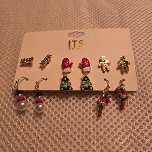 6 pairs of holiday stud earrings, cute for any age.